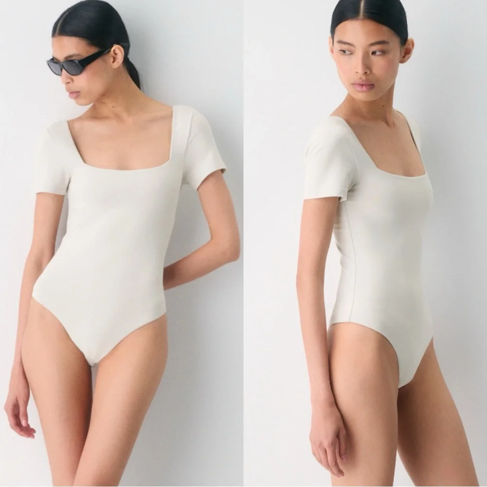 ARITZIA Babaton Short Sleeve Contour Square Neck Bodysuit Top
